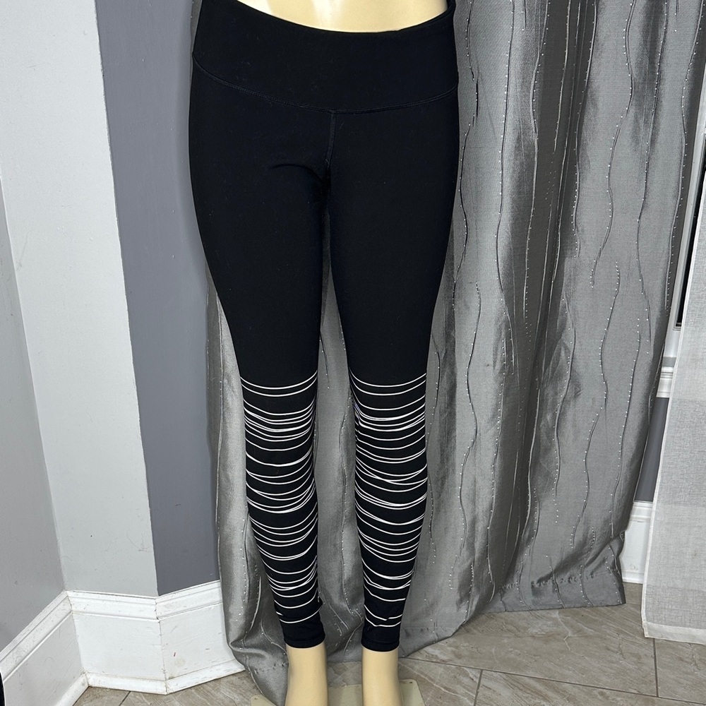 Old Navy Women’s Sz L  Black Leggings with White Stripes